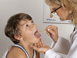 Bild zu Antibiotika-Serie der YoungDGPI - Ambulante Standardbehandlung bei akuten Halsschmerzen