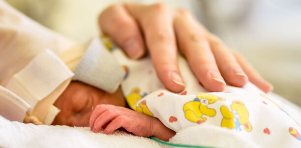 Bild zu Nachsorge Frühgeborener - Große Herausforderung für Pädiater