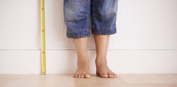 Bild: PeopleImages Bild zu Kleinwuchs - Eine diagnostische Herausforderung