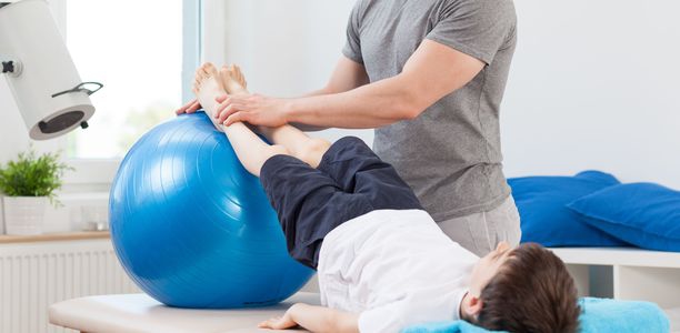 Bild: © Photographee.eu - Fotolia Bild zu Das hinkende Kind - Hüfterkrankungen