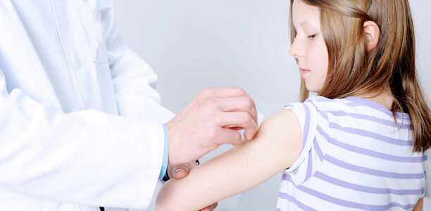 Bild zu Kinderschutzimpfungen in Deutschland - Impfquoten weiterhin nicht zufriedenstellend