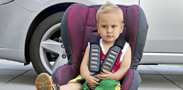 Bild zu Sicheres Reisen mit dem Auto  - Von der Babyschale zum Sicherheitsgurt