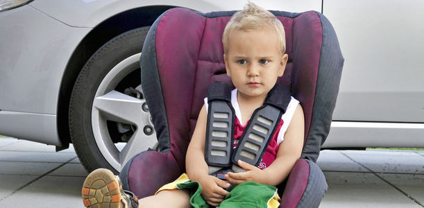Bild: fotolia - S.Kobold Bild zu Sicheres Reisen mit dem Auto - Von der Babyschale zum Sicherheitsgurt
