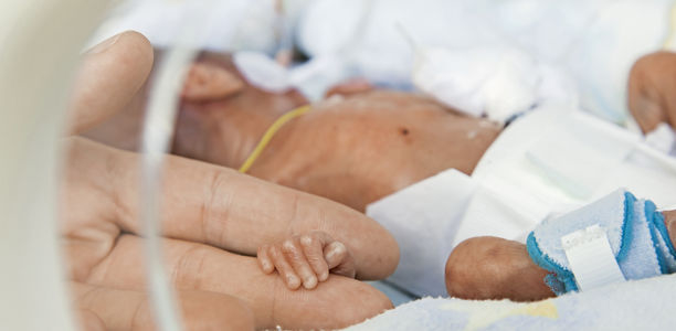 Bild: fotolia - MikoSok Bild zu Ethik - Ethische Konfliktsituationen am Beginn des Lebens