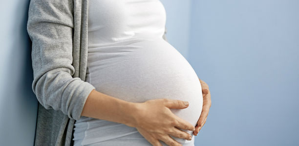 Bild zu Pertussis - Säuglinge mit einer Impfung während der Schwangerschaft schützen?