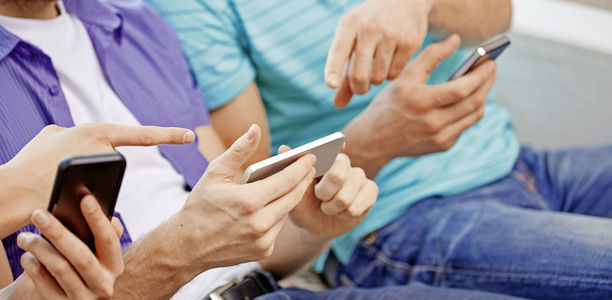 Bild: fotolia - Syda Productions Bild zu Neugier und Normalität bei Jugendlichen - Sexualität im Digitalzeitalter