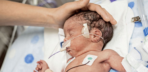 Bild zu Therapievergleich - Highflow-Sauerstofftherapie bei Säuglingen mit einer Bronchiolitis
