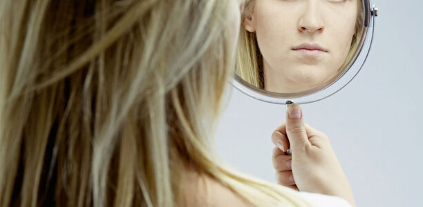 Bild: fotolia - Photographee.eu Bild zu Jugendmedizin - Ästhetisch-plastische Chirurgie