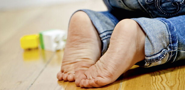 Bild: kristall - Adobestock Bild zu Restless-Legs-Syndrom (RLS) - Studie zur Häufigkeit des RLS im Kindes- und Jugendalter