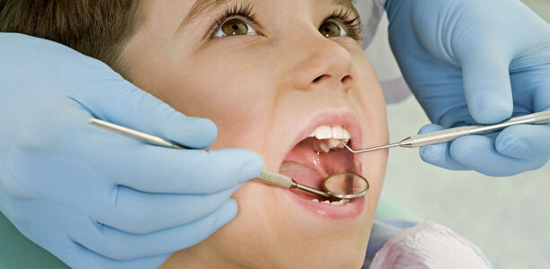 Bild zu Kariesprophylaxe - Pädiater und Zahnärzte heftig im Clinch