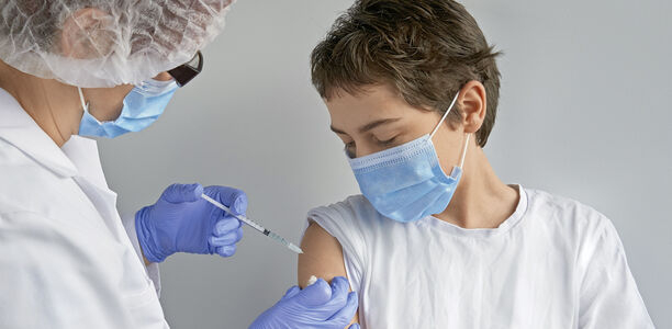 Bild zu Stellungnahme der DAKJ - COVID-19-Impfung für Kinder und Jugendliche ab 12 Jahren