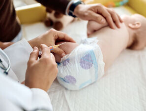 Bild zu RSV-Prophylaxe bei Neugeborenen - Elterliche Entscheidungsfaktoren und Nirsevimab-Abdeckungsquote