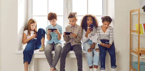 Bild zu Studie - Mehr Social Media – mehr Gesundheitsdefizite bei Schulkindern!