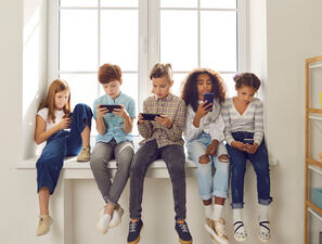 Bild zu Social Media - Kanäle können die spielerische Entwicklung von Kindern gefährden
