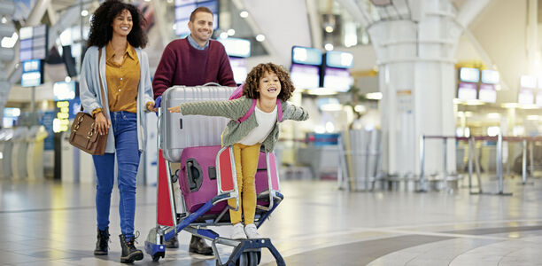 Bild: Nina Lawrenson/peopleimages.com - stock.adobe.com Bild zu Prävention - Reisen mit Kindern: gesundheitliche Aspekte