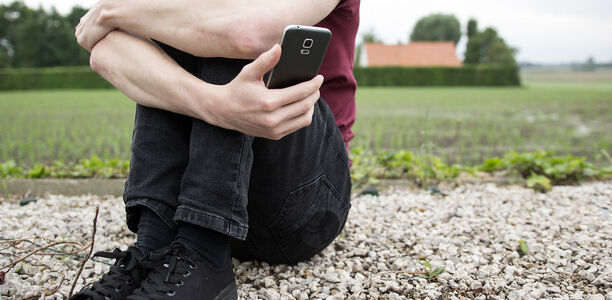 Bild zu Smartphone-App  - Hilfe zur Erkennung suizidgefährdeter Jugendlicher