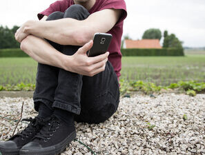 Bild zu Smartphone-App  - Hilfe zur Erkennung suizidgefährdeter Jugendlicher