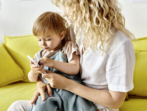 Bild zu Neue Beziehungswelt - Baby-Kleinkind-Bildschirm-Eltern: Was tun?
