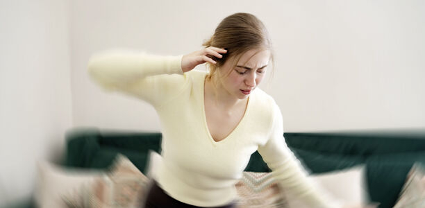 Bild zu Der diagnostische Blick - Eine 17-jährige Patientin mit subakuter Gangataxie und Fußheberschwäche