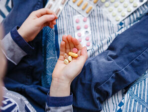 Bild zu Arznei-bedingte Vergiftungsfälle - Zunehmend suizidale Absicht bei Kindern