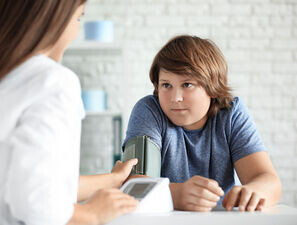 Bild zu Adipositas - Entscheidender Risikofaktor für Bluthochdruck bei Kindern