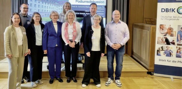 Bild zu Schulgesundheitsfachkräfte - "Mehr als Pflaster kleben" 