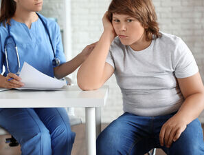 Bild zu Gewichtsdiskriminierung - Kinder leiden häufig massiv unter den Folgen