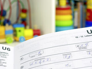 Bild zu Vorsorgeuntersuchungen - Zahnärztliche Früherkennung jetzt auch im „Gelben Heft“