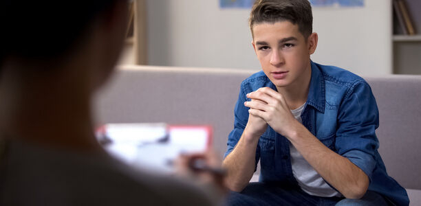 Bild zu Hohes Belastungsempfinden - Welche Rolle spielen die multiplen Krisen bei Jugendlichen?