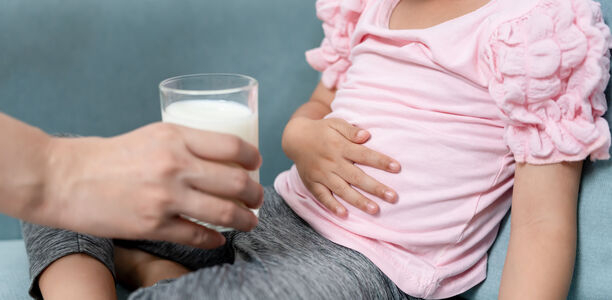 Bild zu CME: 2 Fortbildungspunkte - Somatische und psychische Entwicklung bei Kindern mit Nahrungsmittelallergie